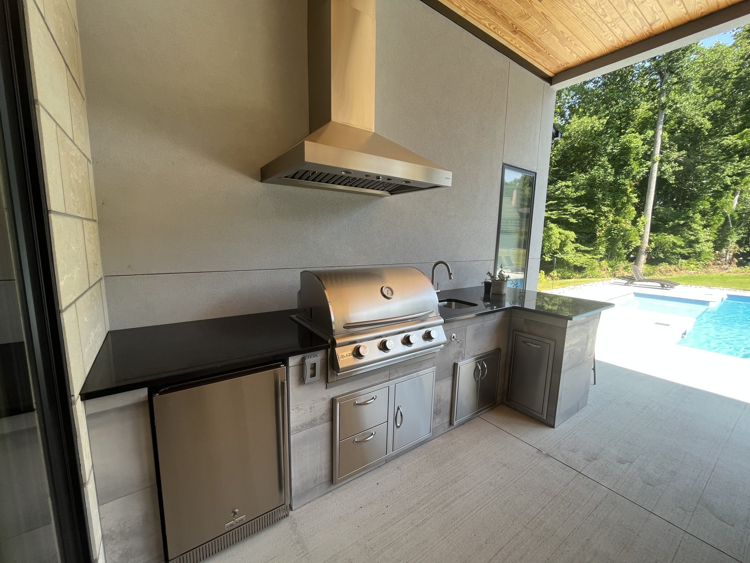 https://www.theflamecompany.com/wp-content/uploads/2022/06/Outdoor-Kitchen-Lewis-Job-3-scaled.jpg